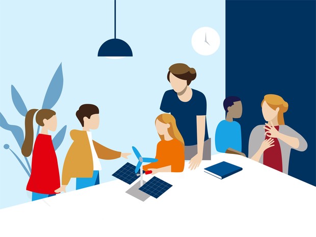 Zwei Lehrerinnen unterrichten mehrere Schülerinnen und Schüler Zwei Lehrerinnen unterrichten mehrere Schülerinnen und Schüler
